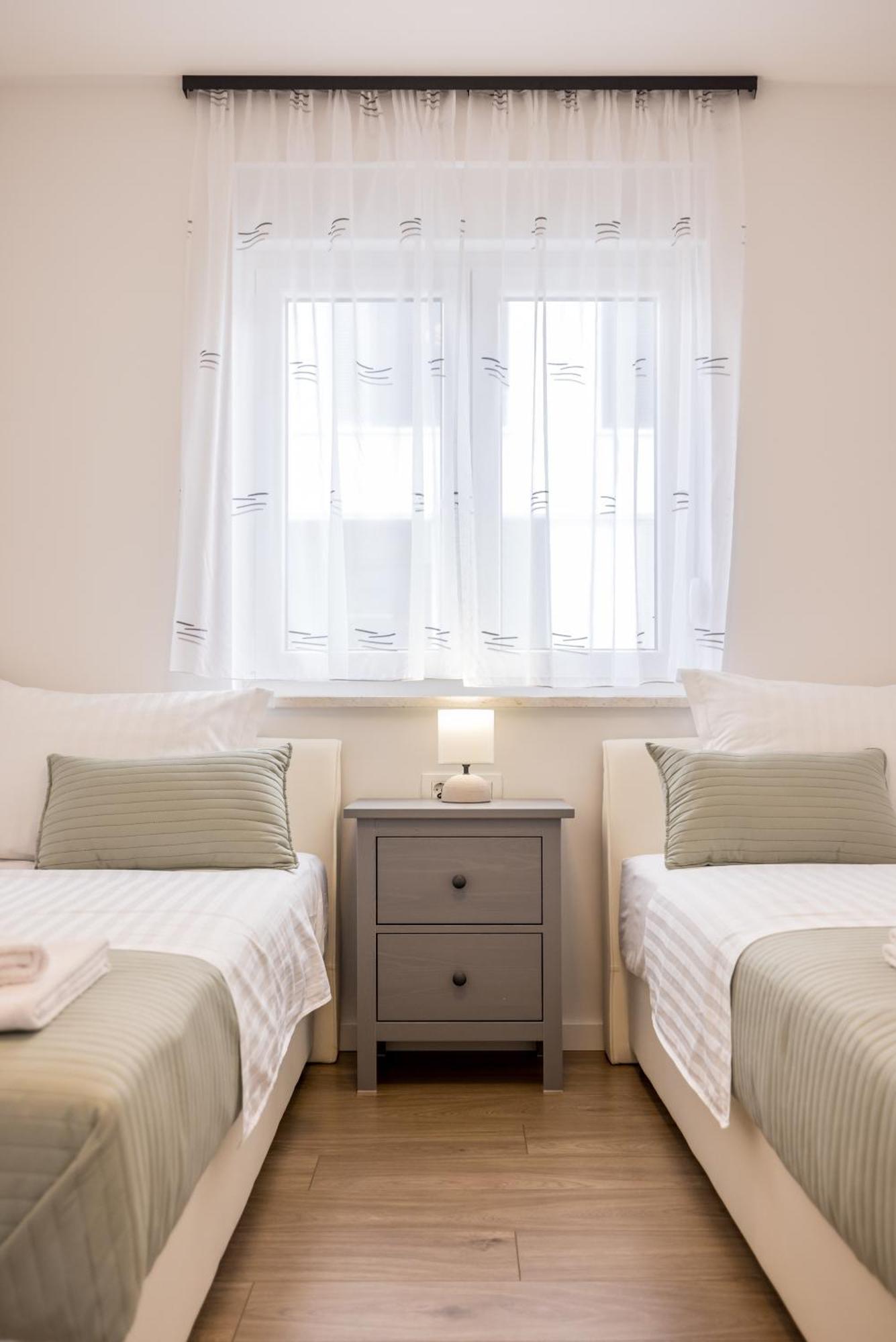 Adriatic Nest, Cozy And Modern Two Bedroom Apartment Kaštela Exterior foto